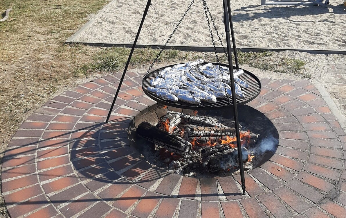 Zdjęcie do Pożegnanie lata: seniorzy na grillu w słońcu