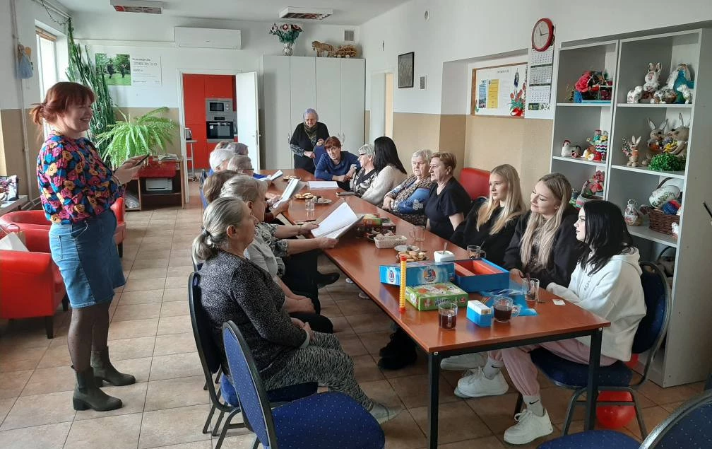 Zdjęcie do Senior&oacute;w odwiedziła młodzież z OHP