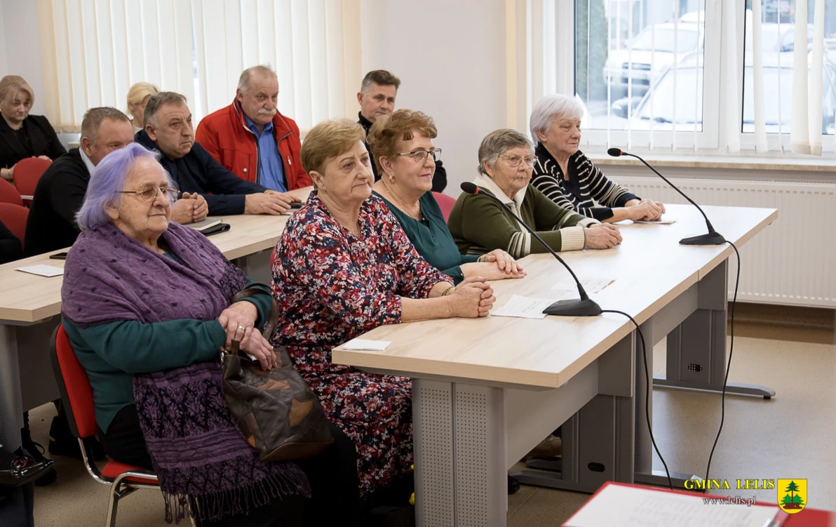 Zdjęcie do Seniorzy z Dziennego Domu Senior+ na XI Sesji Rady Gminy Lelis
